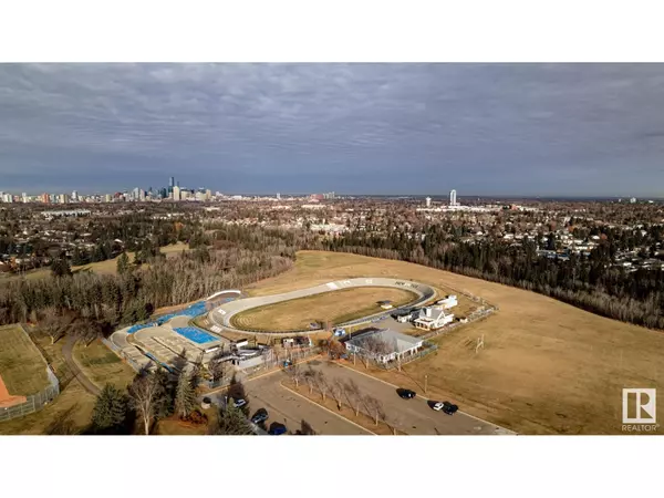 Edmonton, AB T6E2W9,6724 84 ST NW