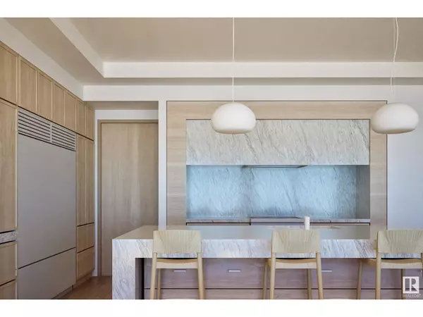 Edmonton, AB T6H0Y6,10720 57 AV NW