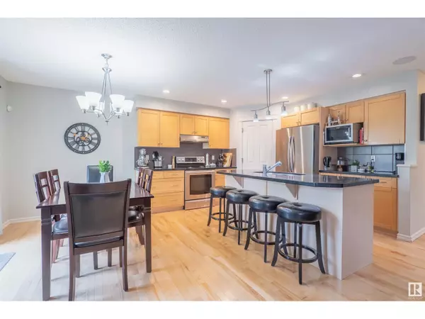 Edmonton, AB T6M0E2,928 CHAHLEY CR NW