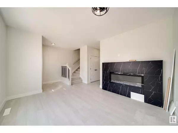 Edmonton, AB T5Z0V3,17918 70A ST NW