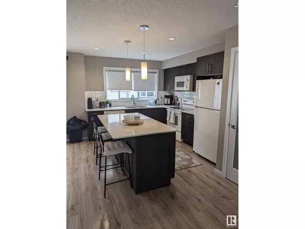 Edmonton, AB T5T7G5,1081 rosenthal BV NW NW