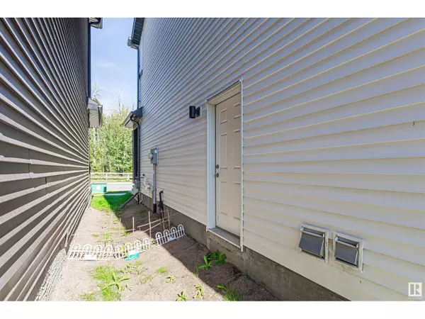 Edmonton, AB T6M1J7,5171 EDGEMONT BV NW