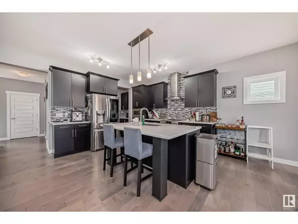 Edmonton, AB T6W2Y9,3075 CARPENTER LANDING LD SW