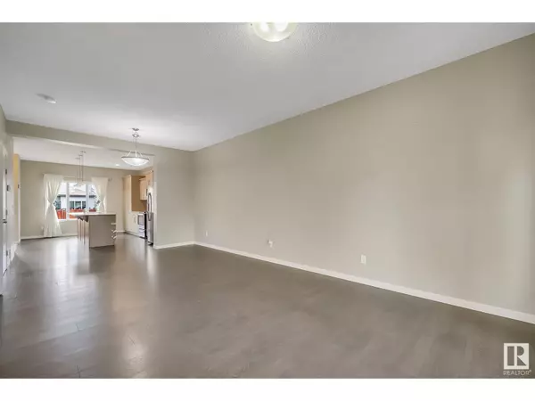 Edmonton, AB T5Y3P3,880 CY BECKER DR NW