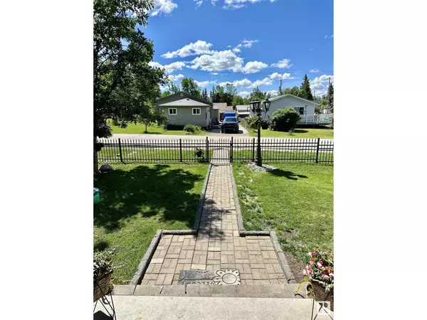 Rural Lac Ste. Anne County, AB T0E0A0,4735 44 ST