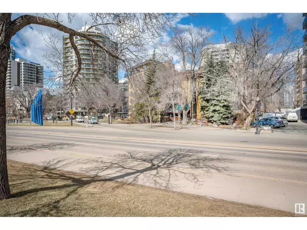 Edmonton, AB T5K0J9,#423 11618 100 AV NW