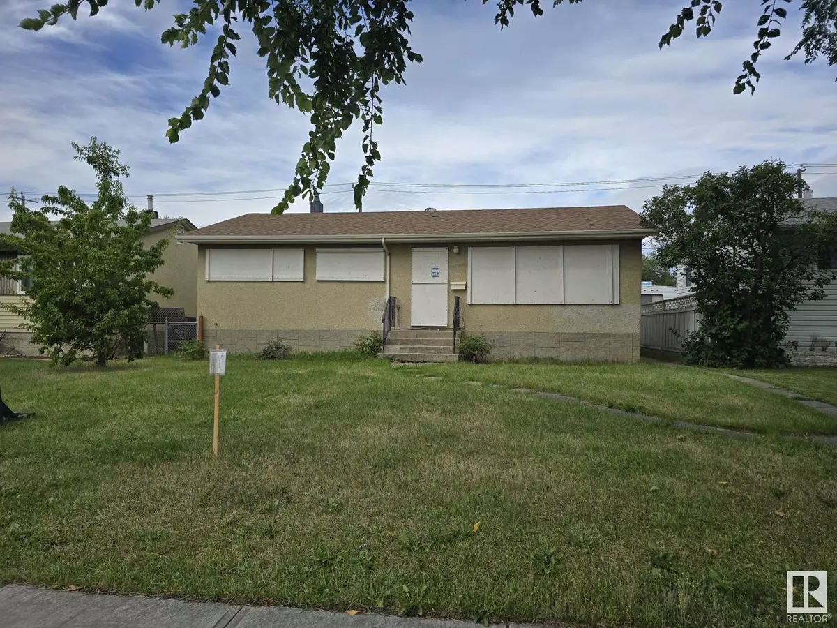 Edmonton, AB T6C2E8,7504 75 ST NW NW