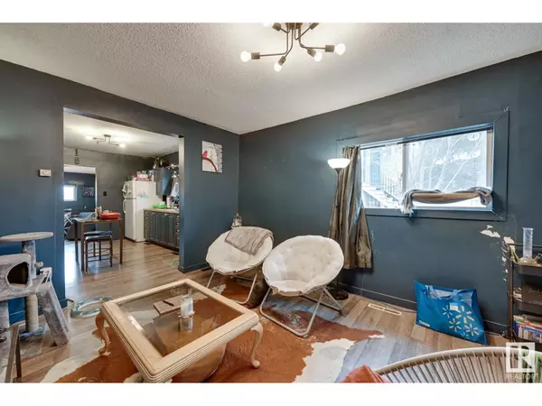 Edmonton, AB T5B2G5,11911 77 ST NW