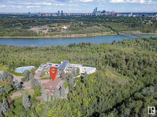 8 VALLEYVIEW PT NW, Edmonton, AB T5R5T4