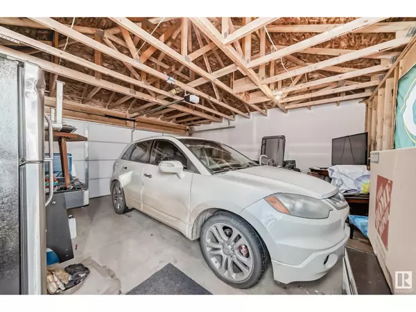 Edmonton, AB T6W5A3,16807 30 AV SW