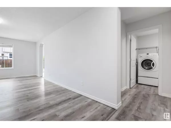 Edmonton, AB T6X0W3,1723 61 ST SW