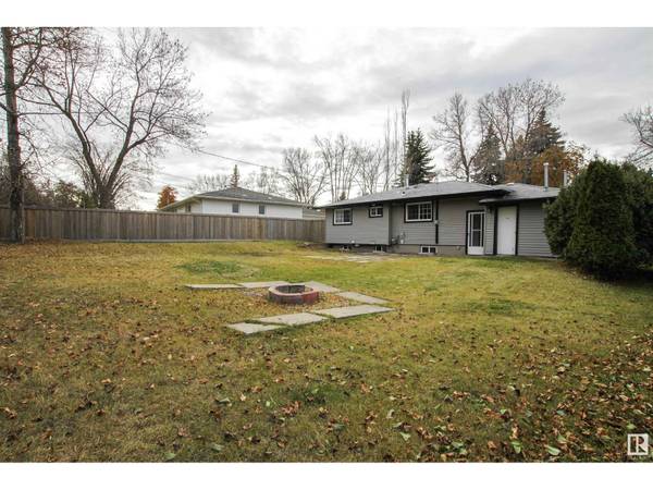 Sherwood Park, AB T8A1N6,995 CONIFER ST