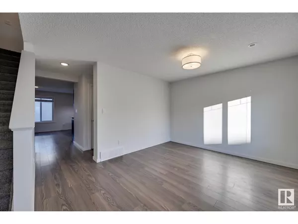 Edmonton, AB T6T1A6,#24 2215 24 ST NW