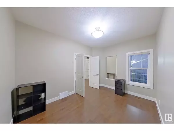 Edmonton, AB T6X2B3,3938 cherry cove SW SW