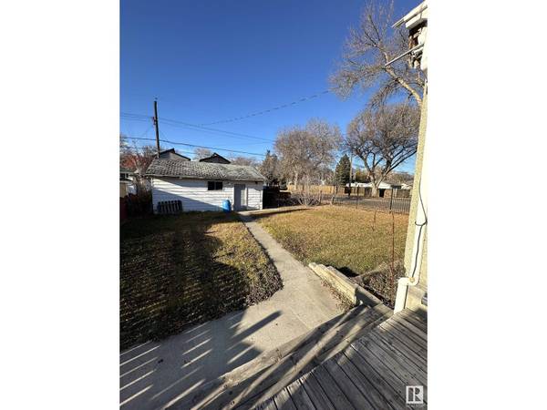 11942 37 ST NW, Edmonton, AB T5W2C1