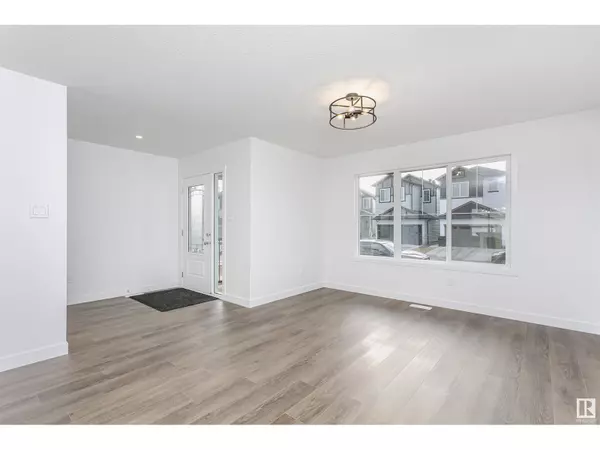 Edmonton, AB T6W5G7,9530 CARSON BN SW