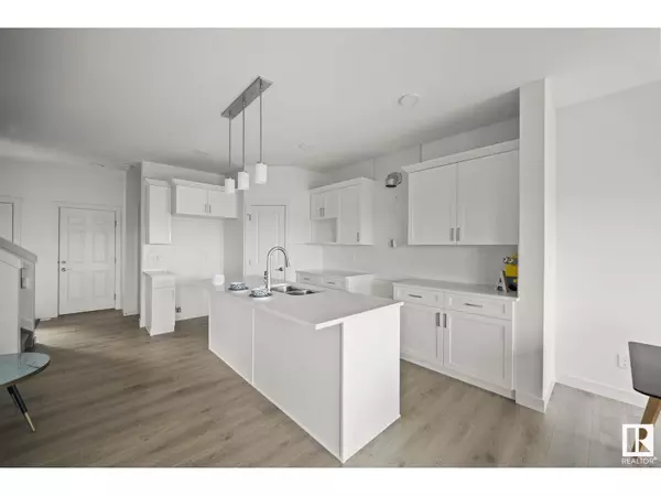 Edmonton, AB T6M1M2,19732 29 AV NW