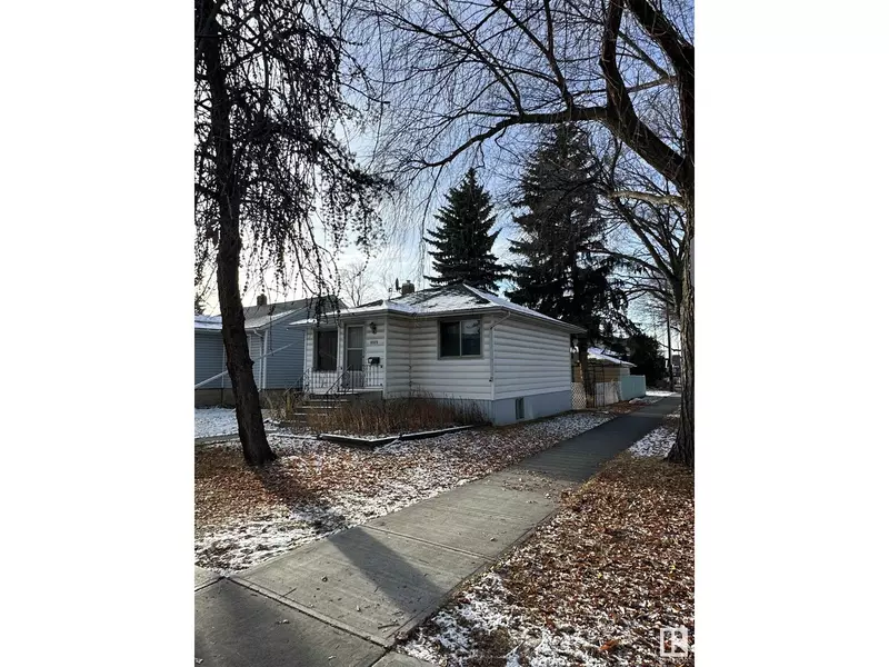 6928 106 ST NW, Edmonton, AB T6H2W3