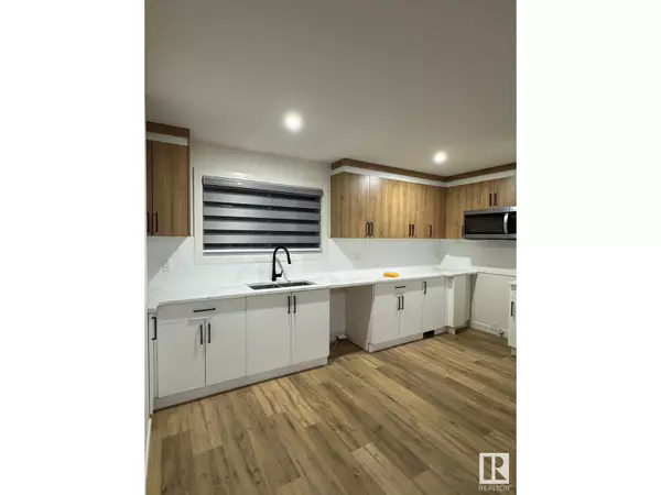 Edmonton, AB T6K3W8,1900 LAKEWOOD S NW