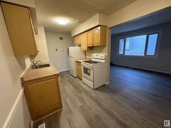 Edmonton, AB T5C1L6,#5 14130 80 ST NW