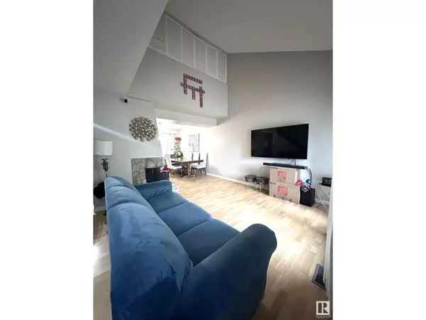 Edmonton, AB T6L1V9,5437 HILL VIEW CR NW