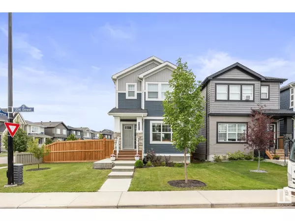 8104 226 ST NW, Edmonton, AB T5T7K9