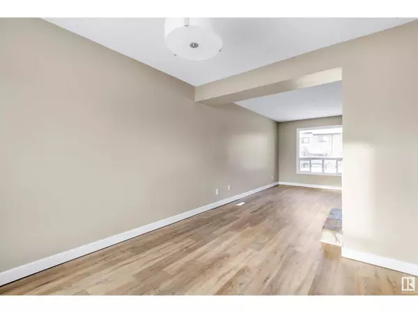 Edmonton, AB T6L5A2,#23 1651 46 ST NW