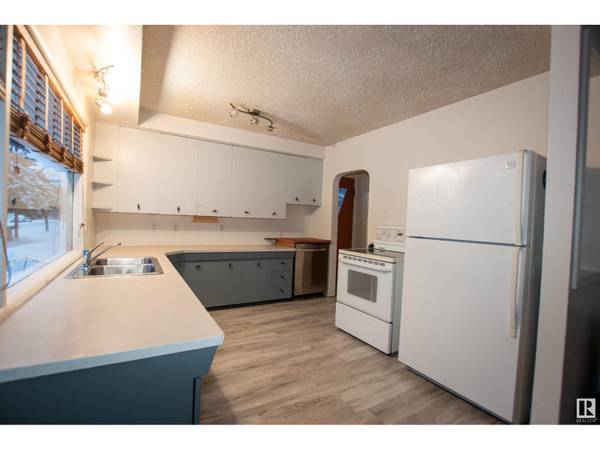 Morinville, AB T8R1G2,9909 101 ST