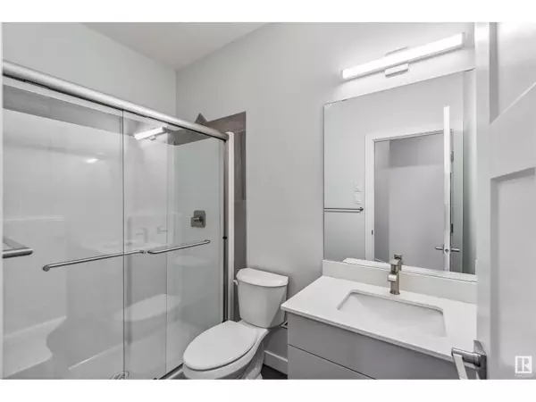 Edmonton, AB T6M3B1,2808 194 ST NW