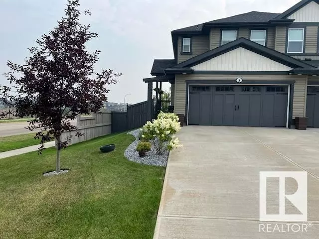 3 AVEBURY CT, Sherwood Park, AB T8H0Z2