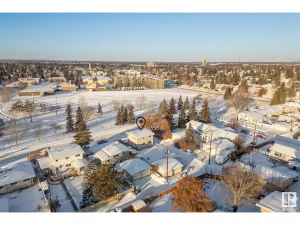 Edmonton, AB T6J1K4,3907 112A ST NW