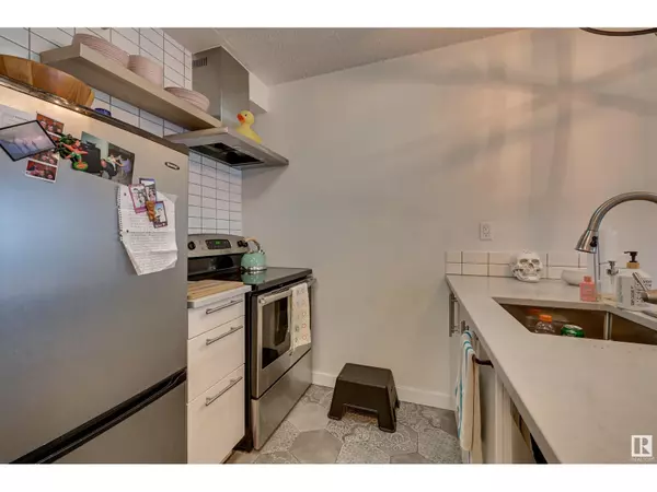 Edmonton, AB T5K2L2,#323 10160 114 ST NW