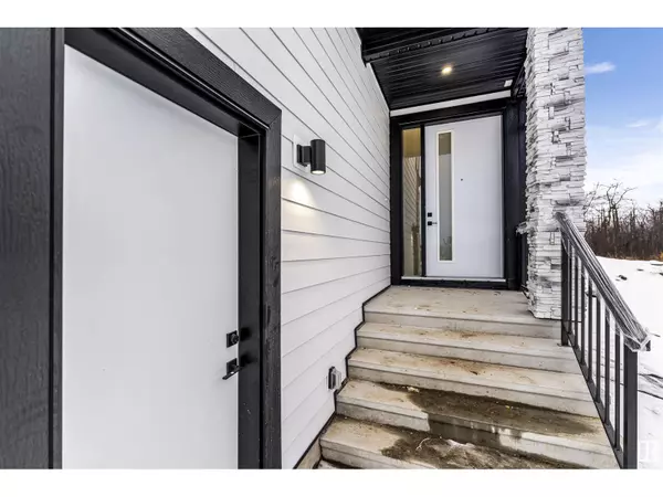 Edmonton, AB T5Y4J2,248 166 AV NE