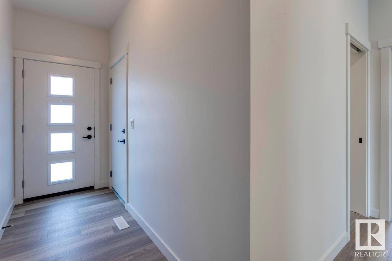 Edmonton, AB T6M3A8,2819 191 ST NW