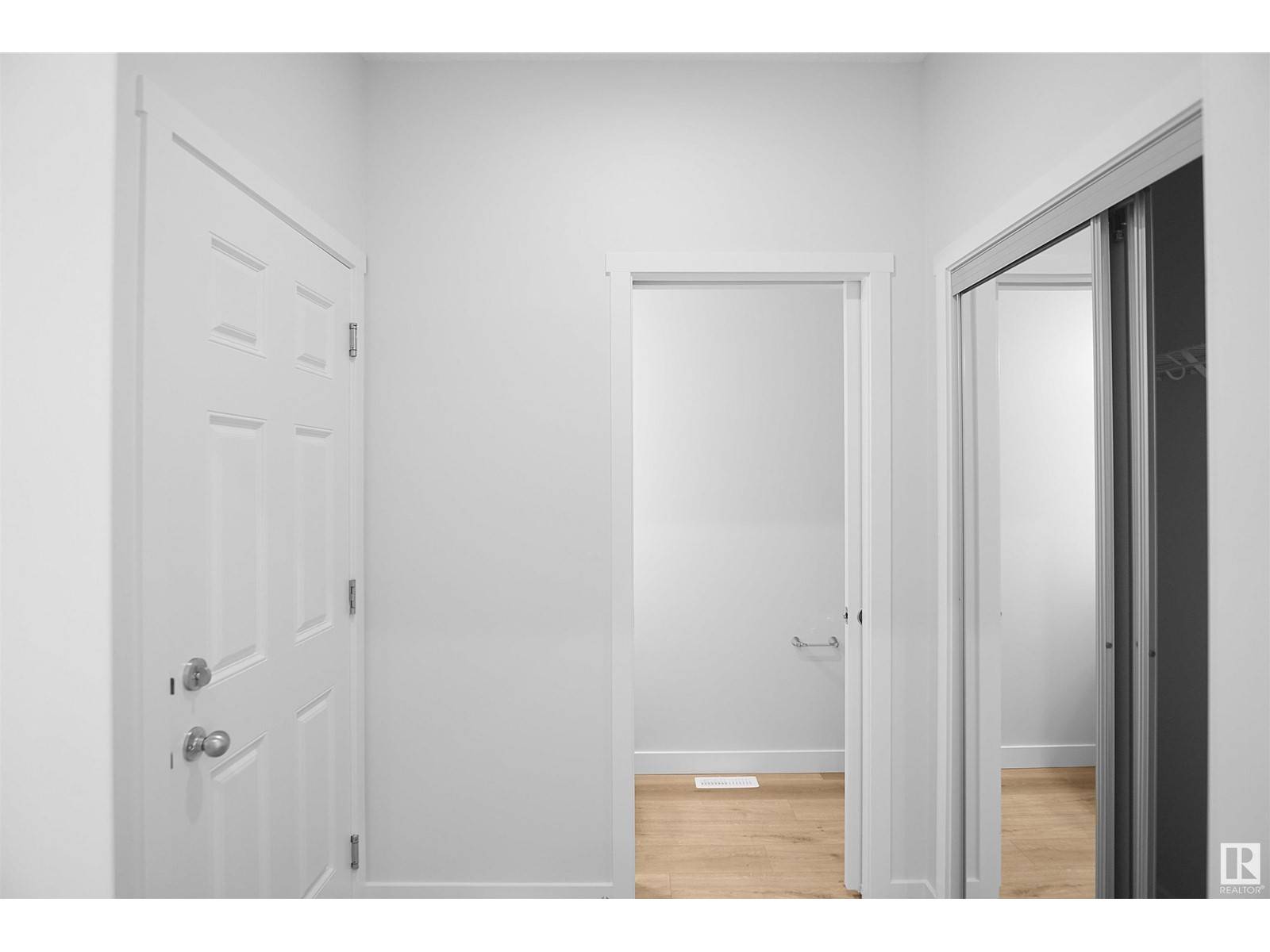 Edmonton, AB T6M1P7,2124 210 ST NW