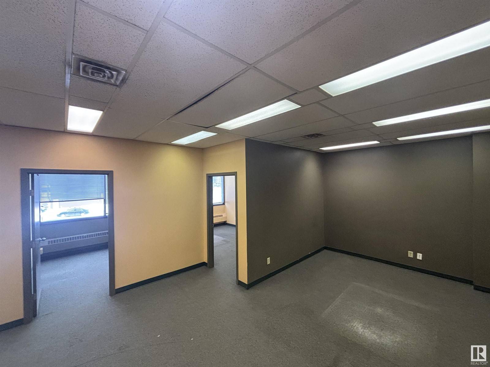 Edmonton, AB T5N1R7,#202 10441 124 ST NW