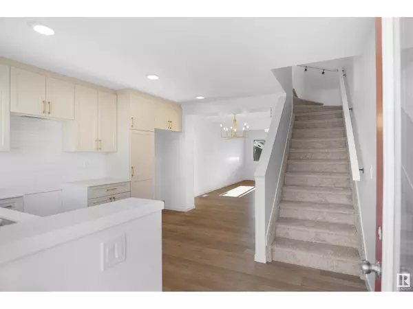 Edmonton, AB T5S0T1,2736 193 ST NW