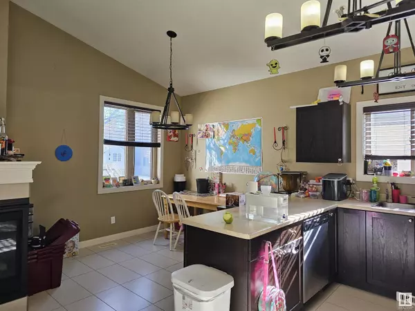 Edmonton, AB T5G1G9,11250 94st NW NW