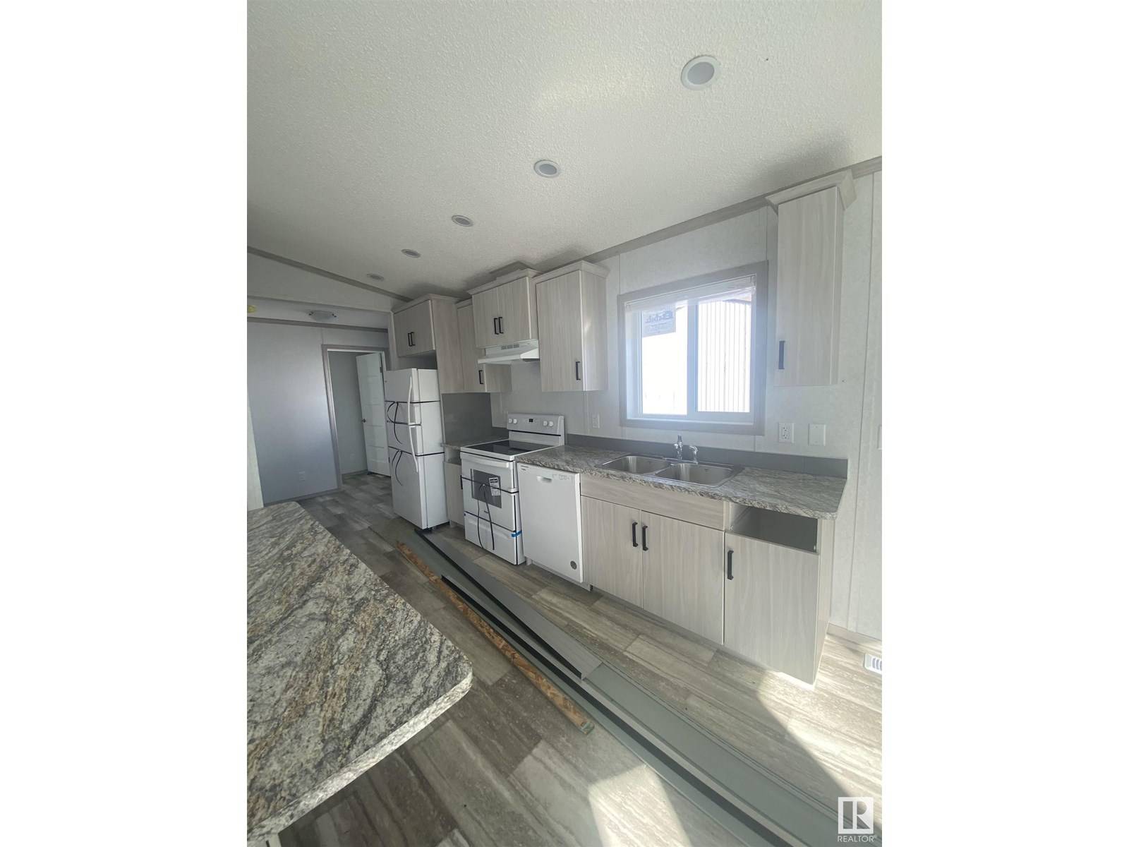 Spruce Grove, AB T7X3L1,#184 305 Calahoo RD