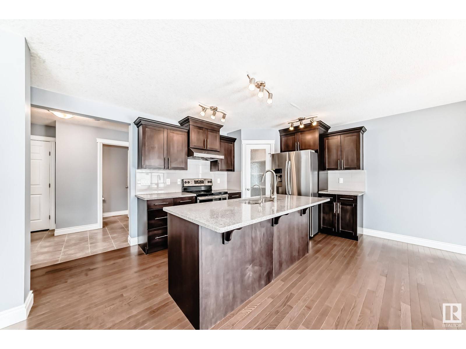 Edmonton, AB T6W2Z7,1603 165 ST SW