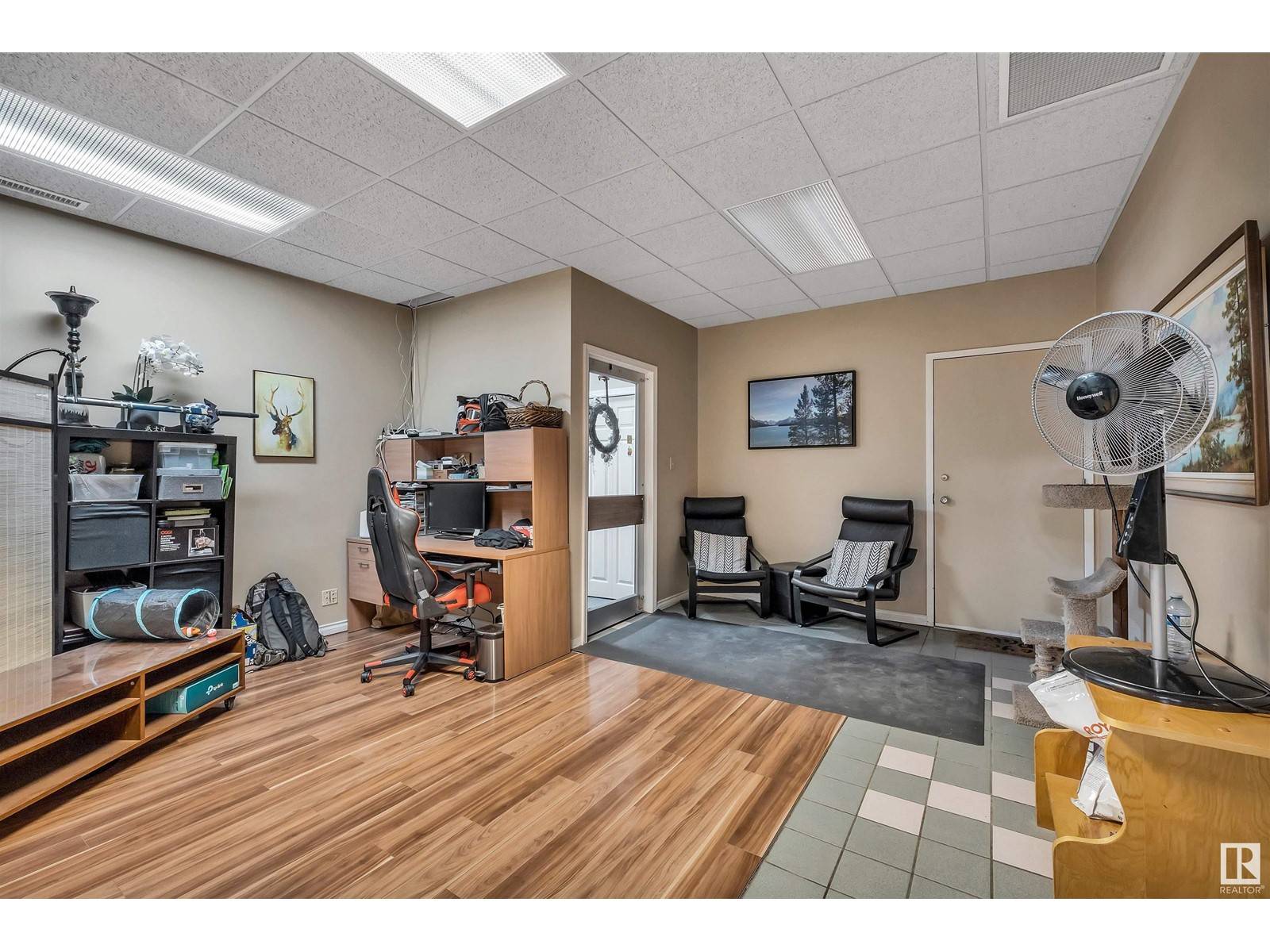 Edmonton, AB T6M2N8,20415 QUADRANT AV NW