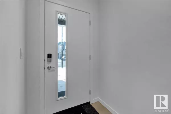 Edmonton, AB T6W5L2,3042 DIXON LD SW