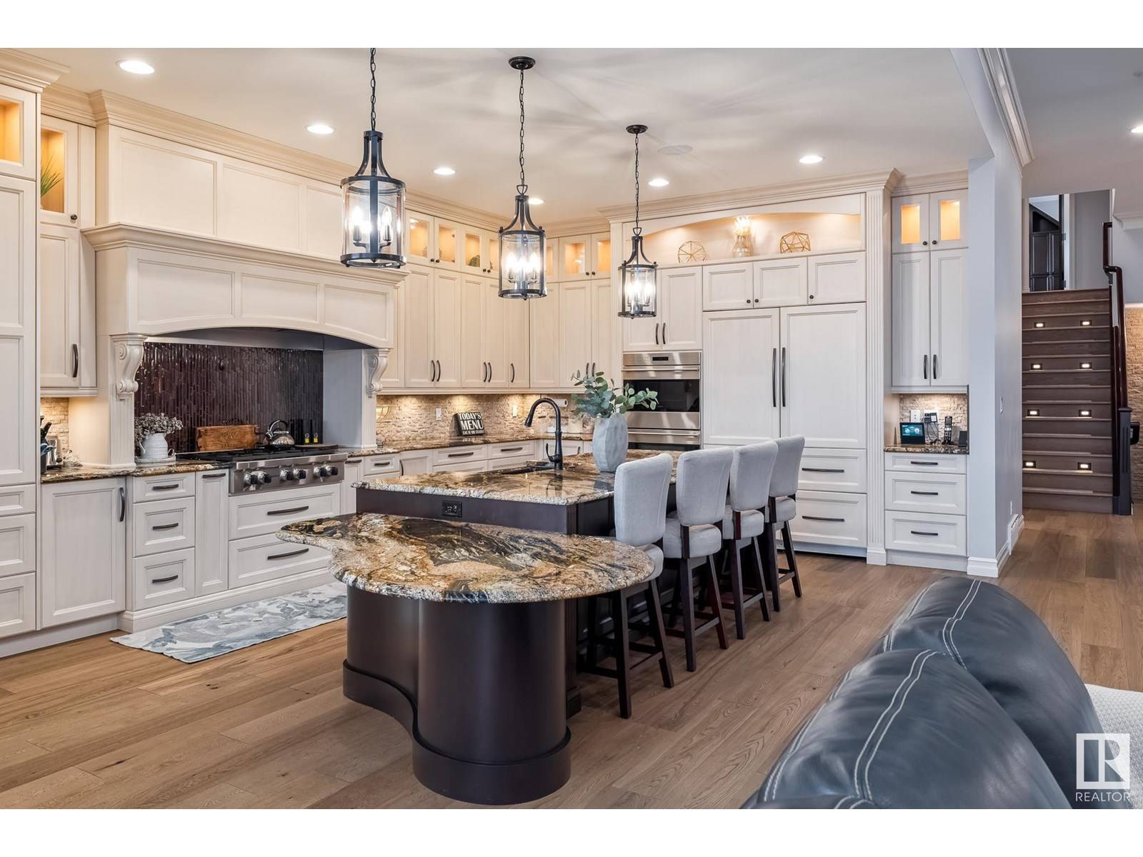 2790 WHEATON DR NW, Edmonton, AB T6W2M6