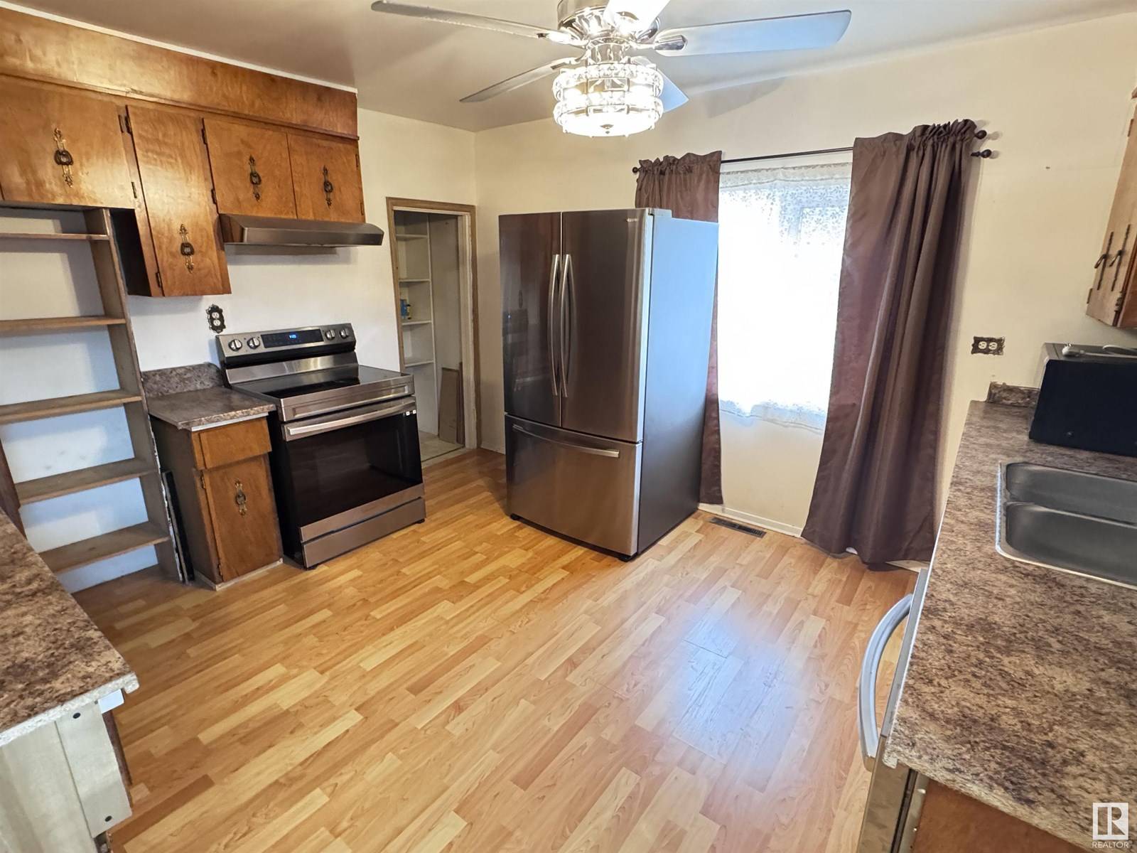 Westlock, AB T7P1K7,10411 102 ST