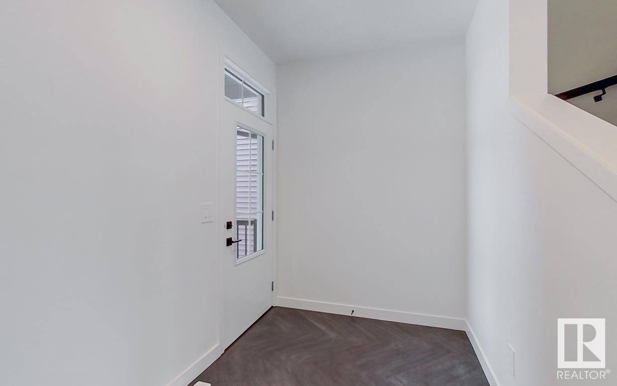 Edmonton, AB T6M3E3,4235 206 ST NW
