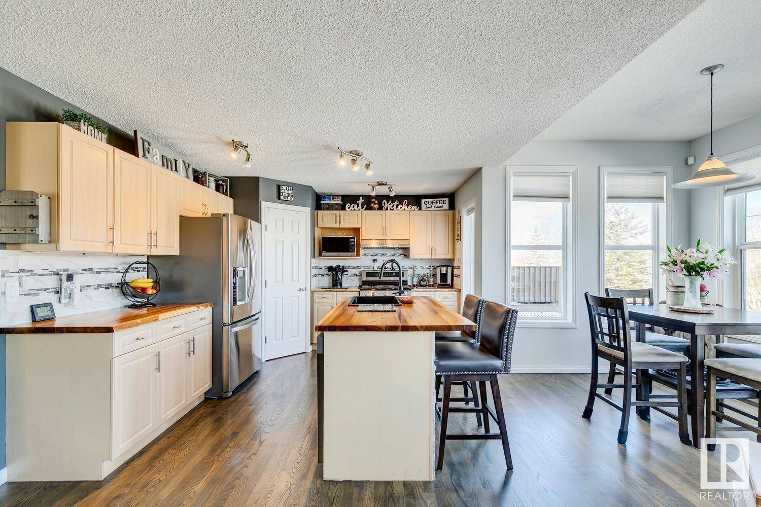 Edmonton, AB T6X1J1,8516 6 AV SW