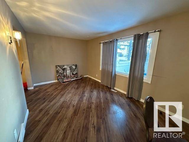 Edmonton, AB T5C1L6,#11 14110 80 ST NW