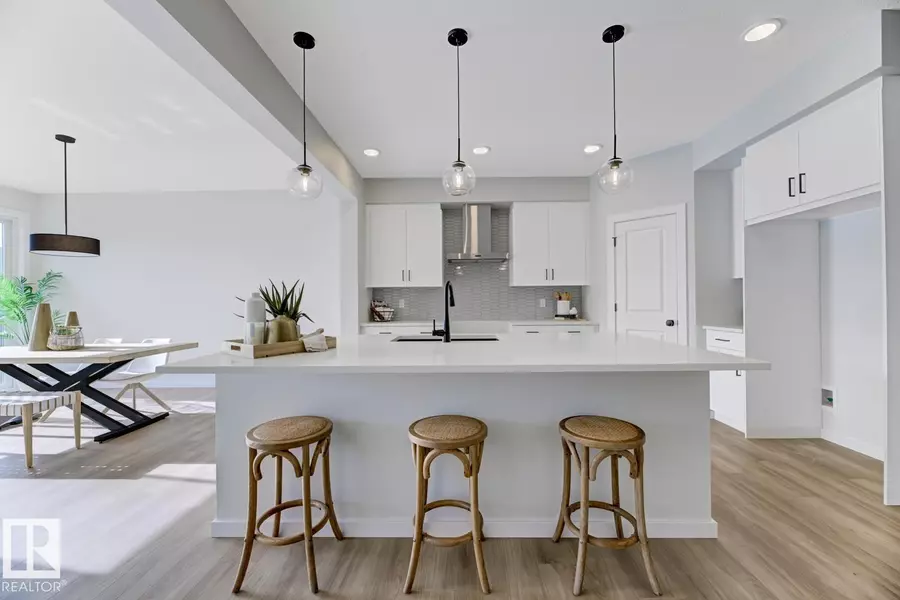 20711 24 AV NW, Edmonton, AB T6M2C4