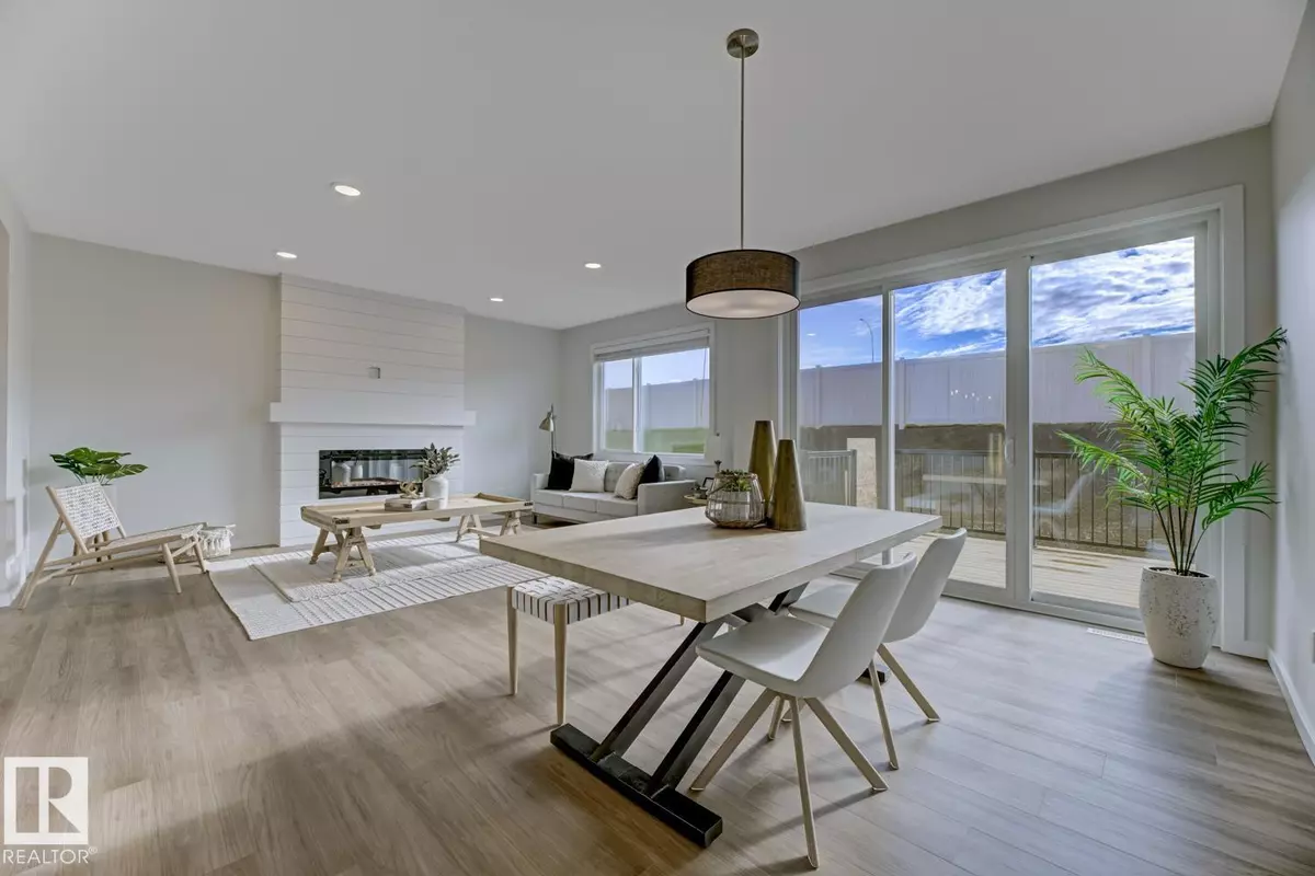 Edmonton, AB T6M2C4,20711 24 AV NW