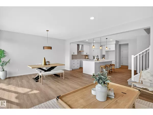 Edmonton, AB T6M2C4,20711 24 AV NW